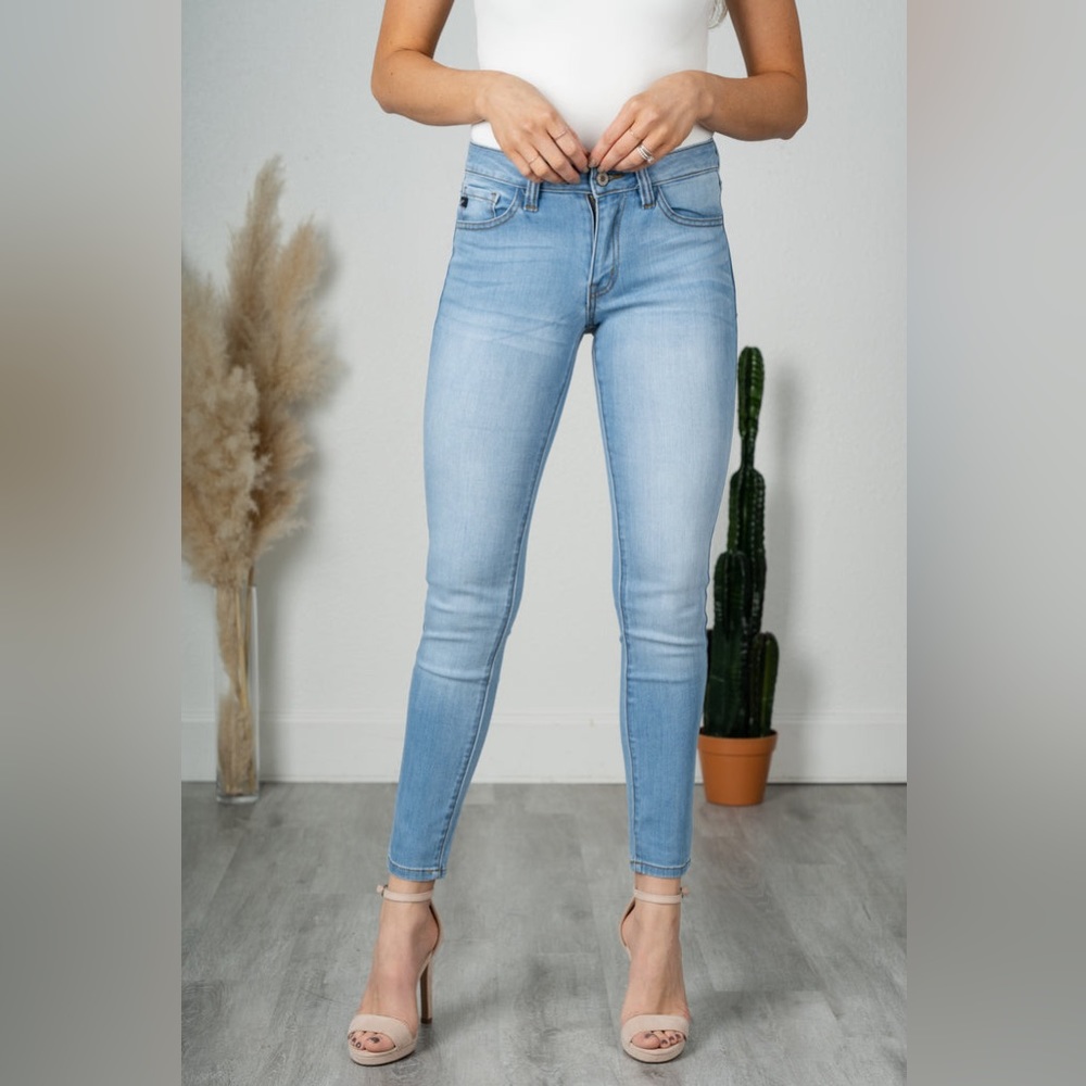 KanCan | high rise light wash skinny jeans